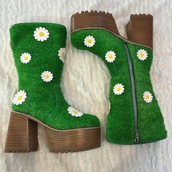 DELIA*S BY DOLLS KILL IT’S ALWAYS GREENER Turf PLATFORM BOOTS size 10 new - Picture 2 of 7